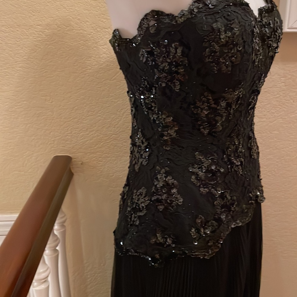 Formal gown and scarf wrap - Picture 2 of 7